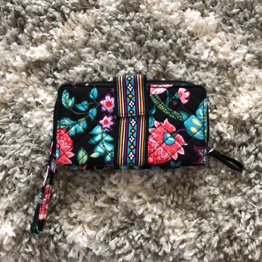MAKE AN OFFER Vera Bradley Wristlet